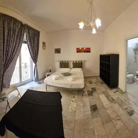 Bed and Breakfast A Casa Di Guido Νάπολη
