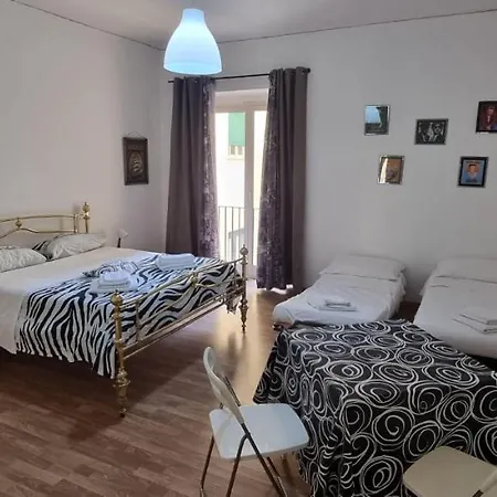 Bed and Breakfast A Casa Di Guido Νάπολη